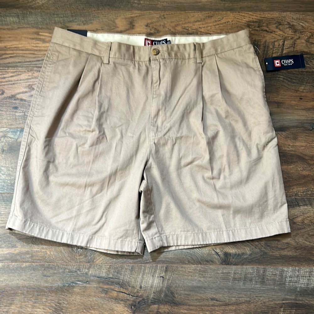 NWT Khaki Pleat Front Chaps Chino Shorts Size 40  100% cotton